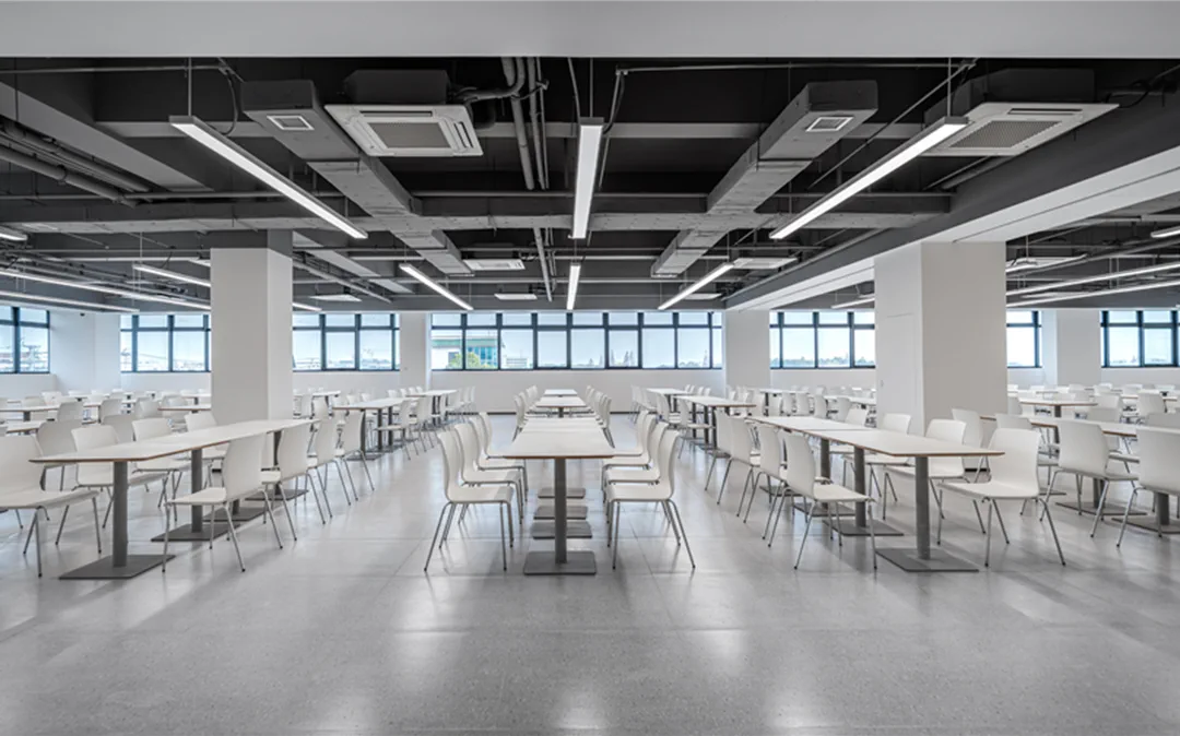 英翰尼精密制造工厂员工餐厅：餐厅
