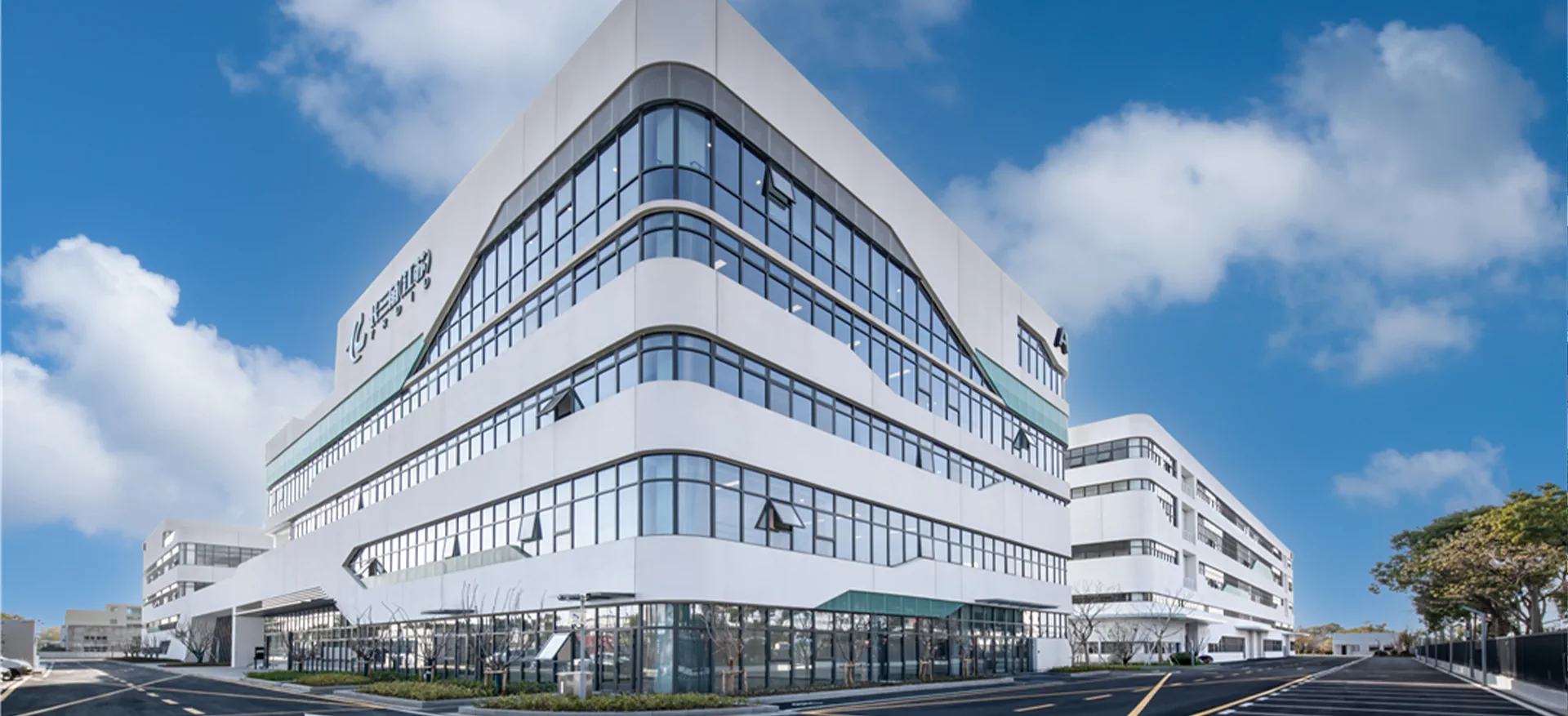 英翰尼苏州精密制造工厂：厂区建筑外景