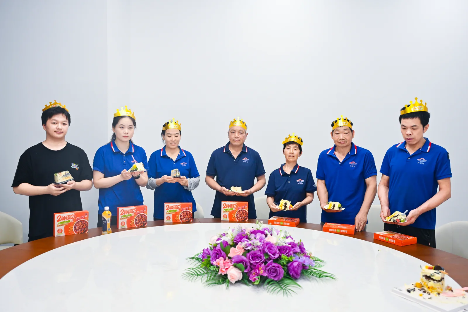 英翰尼精密制造团队活动:员工生日会5