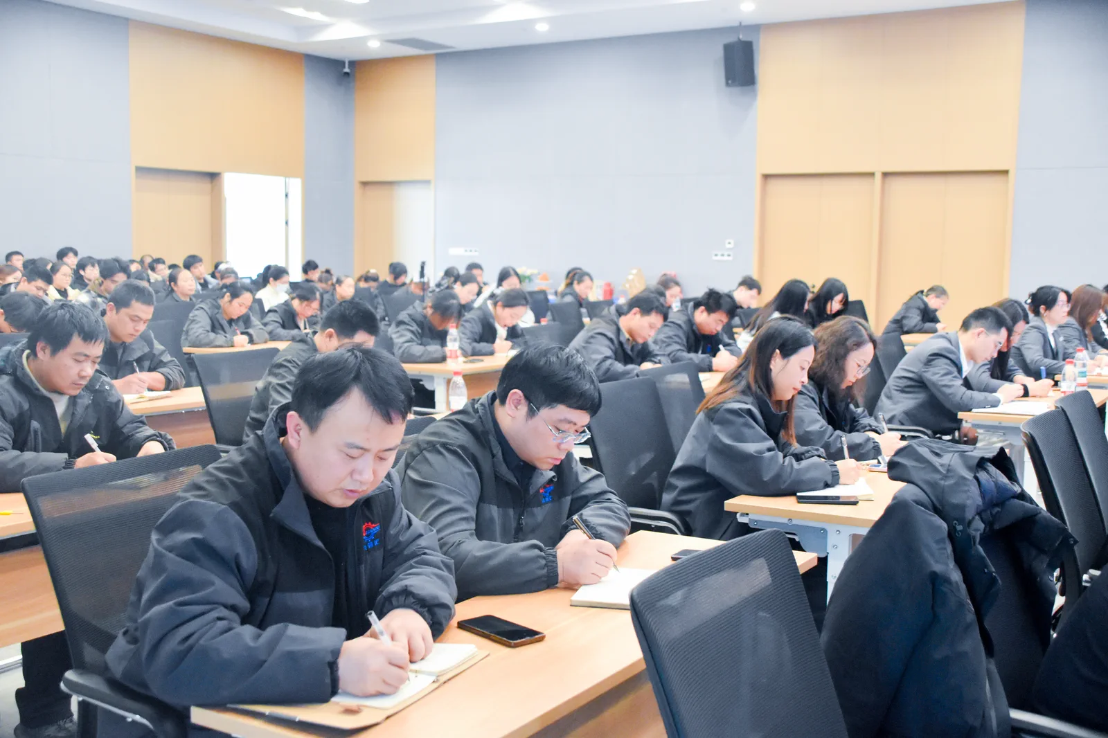 英翰尼精密制造团队活动:培训学习2