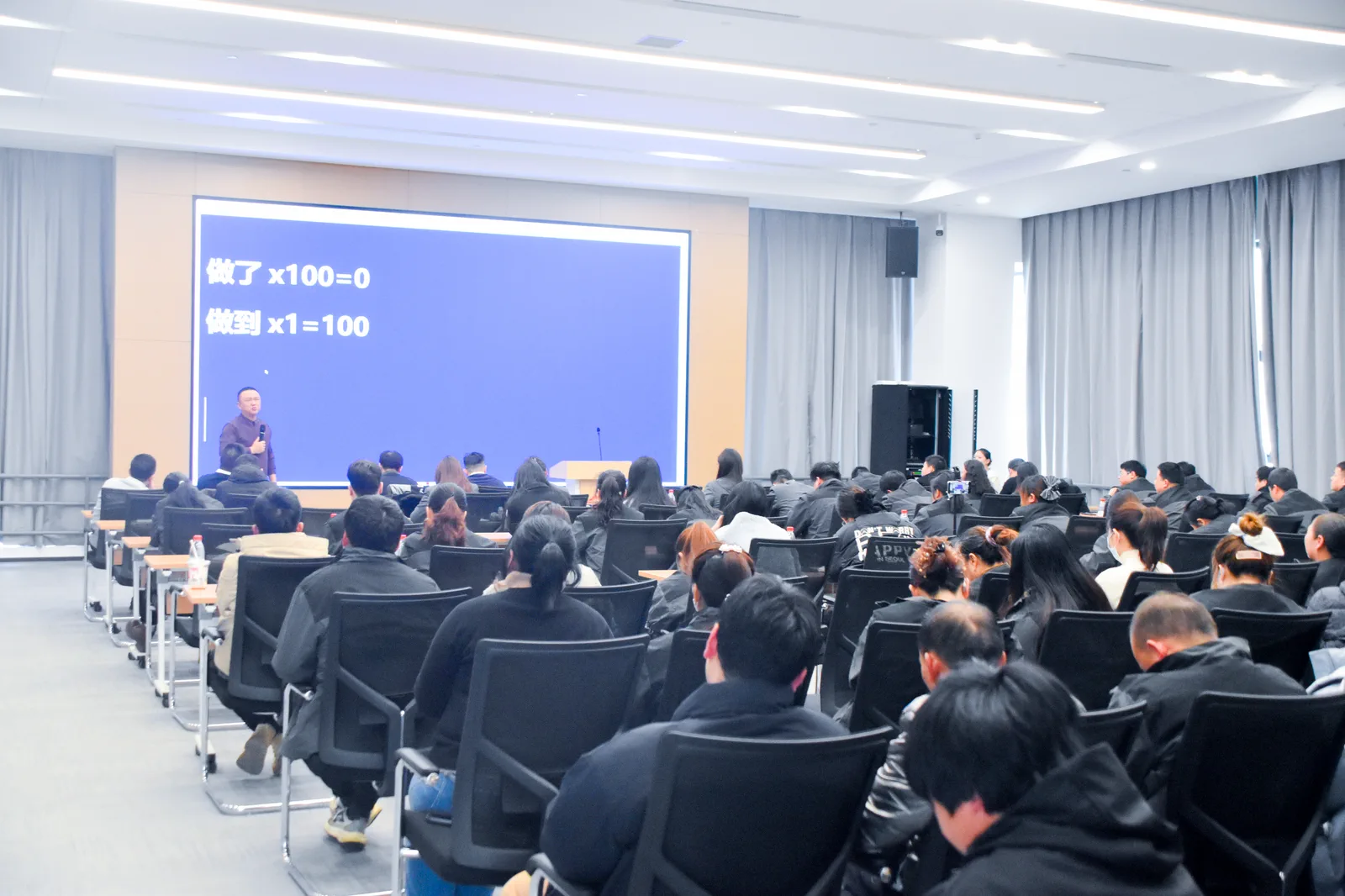 英翰尼精密制造团队活动:培训学习3