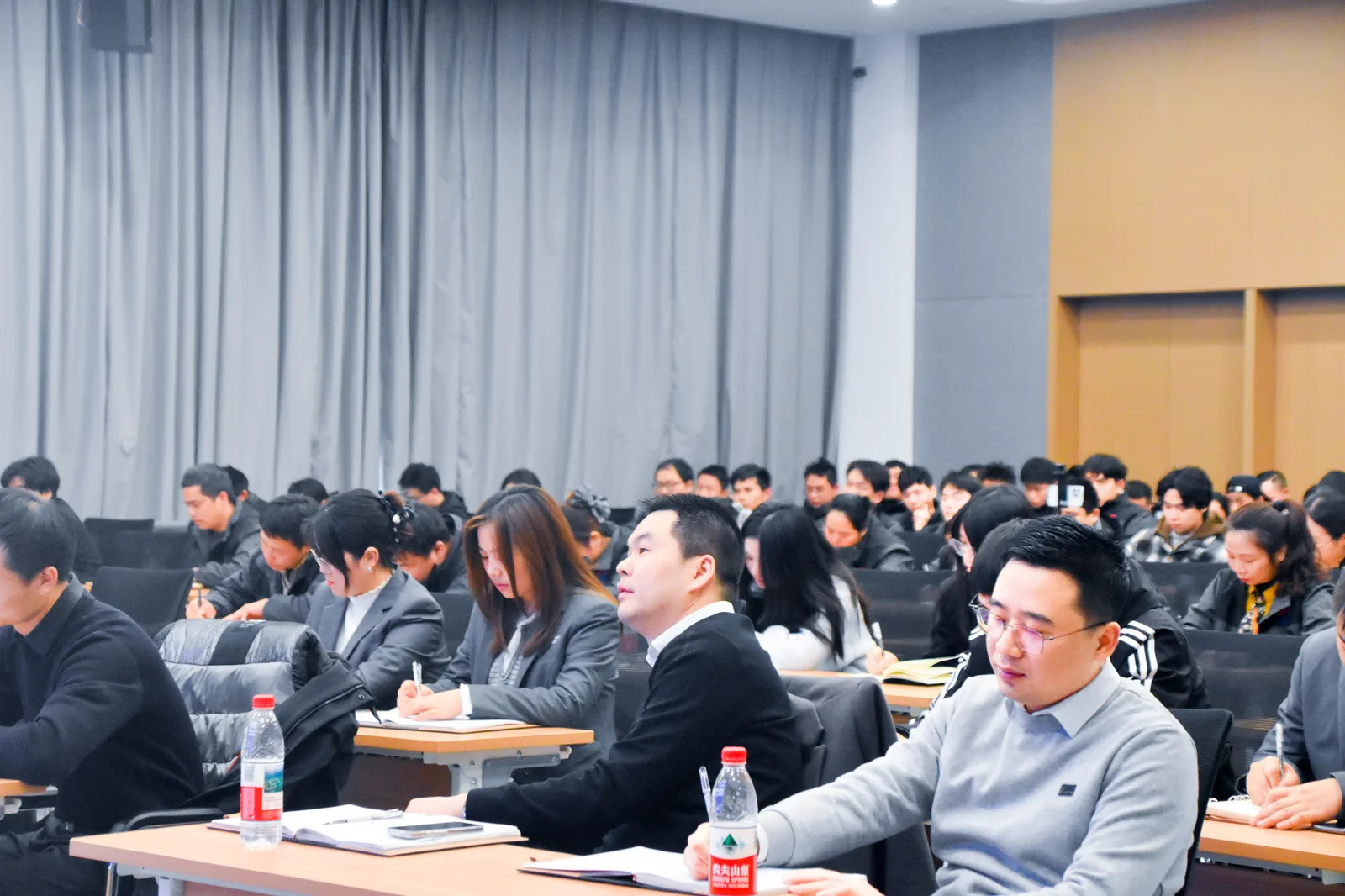 英翰尼精密制造团队活动:培训学习4
