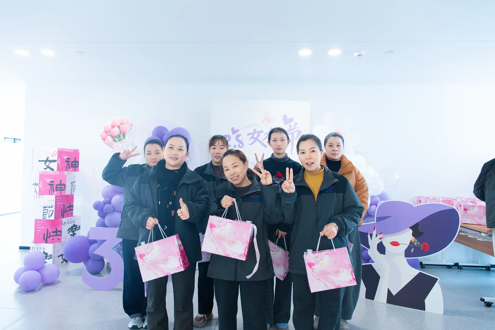 英翰尼精密制造团队活动:女神节活动3